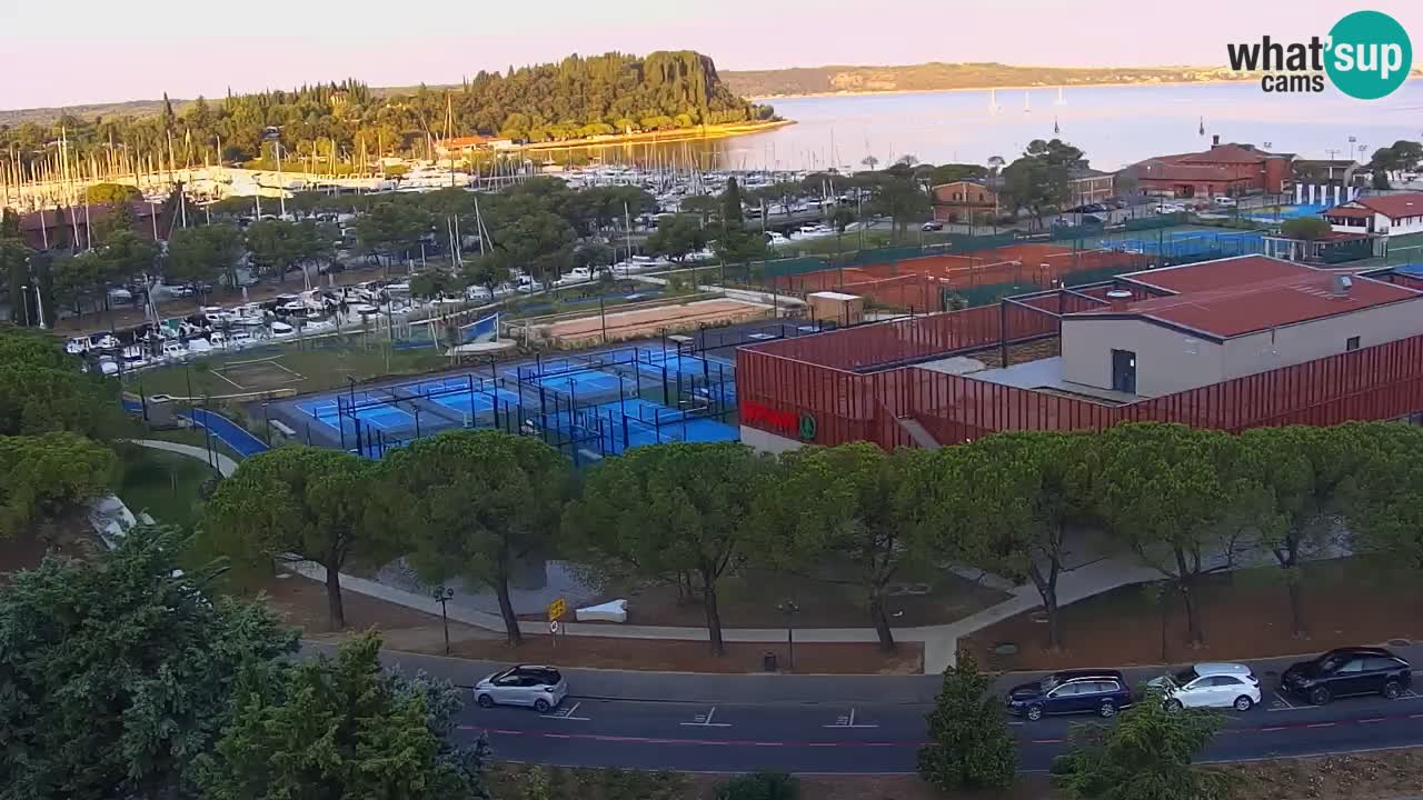 Portorož camera en vivo – vista del puerto deportivo y las canchas de tenis