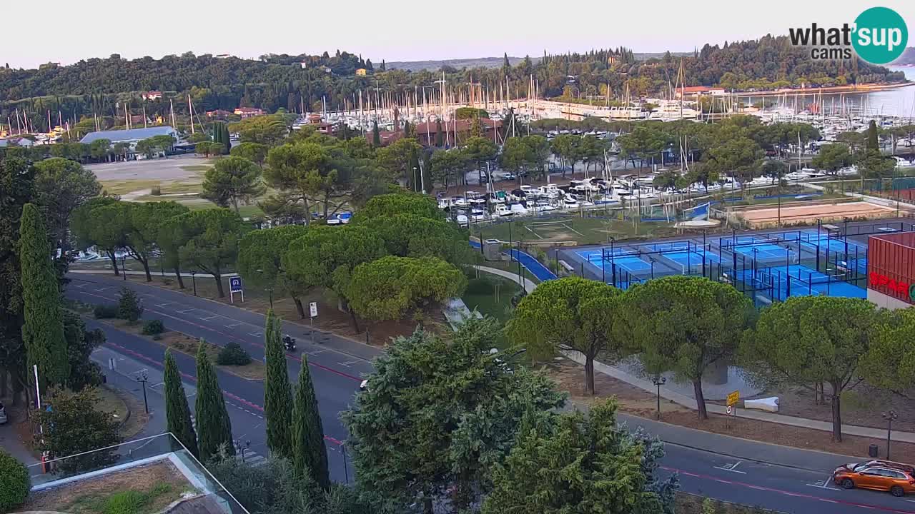 Portorož camera en vivo – vista del puerto deportivo y las canchas de tenis