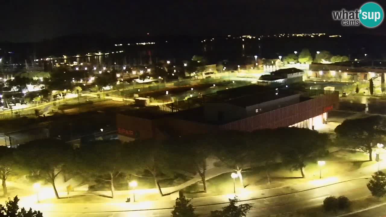 Portorož camera en vivo – vista del puerto deportivo y las canchas de tenis