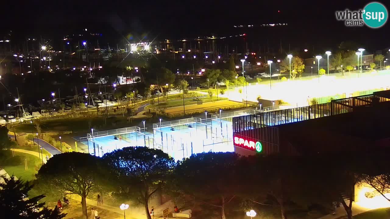 Portorož camera en vivo – vista del puerto deportivo y las canchas de tenis