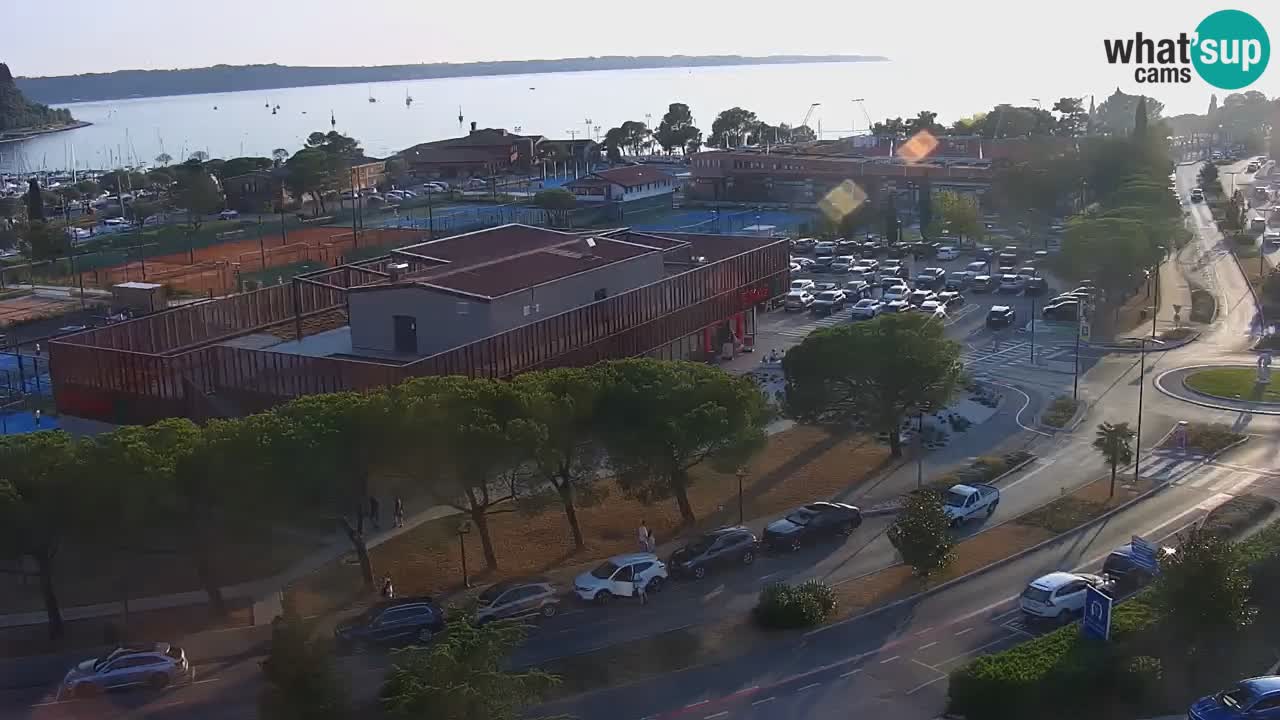Portorož web kamera – pogled na marinu i teniške terene
