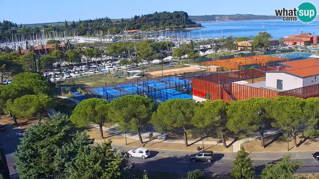 Portorož camera en vivo – vista del puerto deportivo y las canchas de tenis
