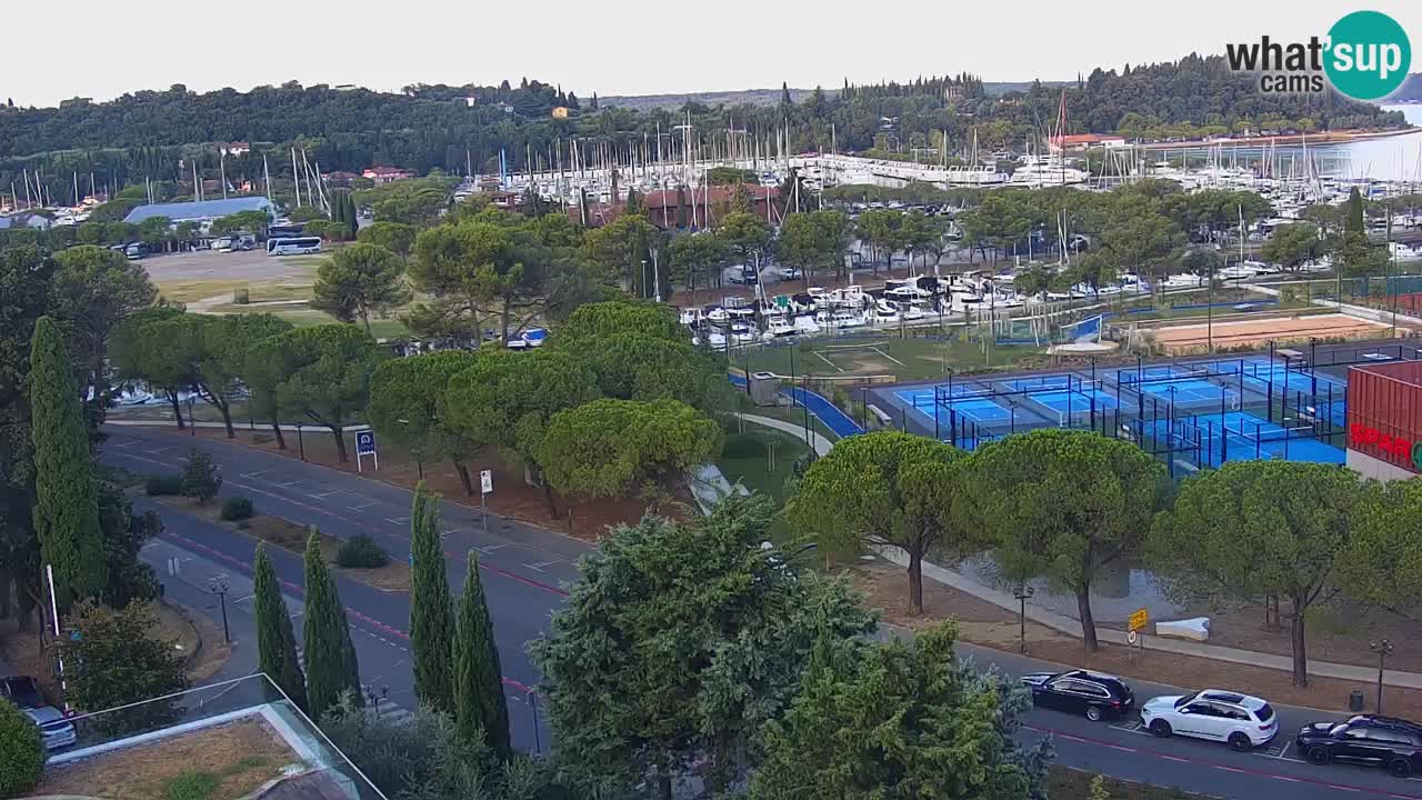 Portorož camera en vivo – vista del puerto deportivo y las canchas de tenis
