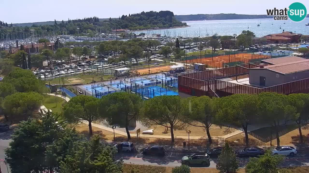 Portorož camera en vivo – vista del puerto deportivo y las canchas de tenis