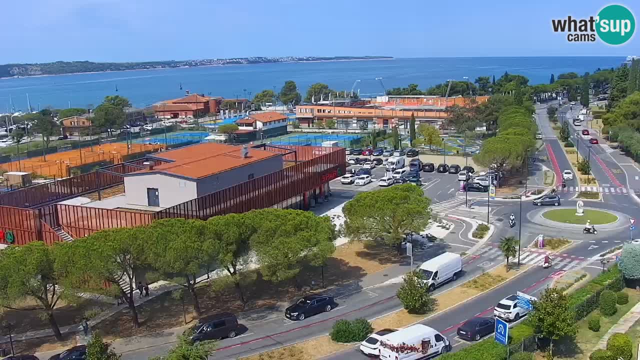 Portorož camera en vivo – vista del puerto deportivo y las canchas de tenis