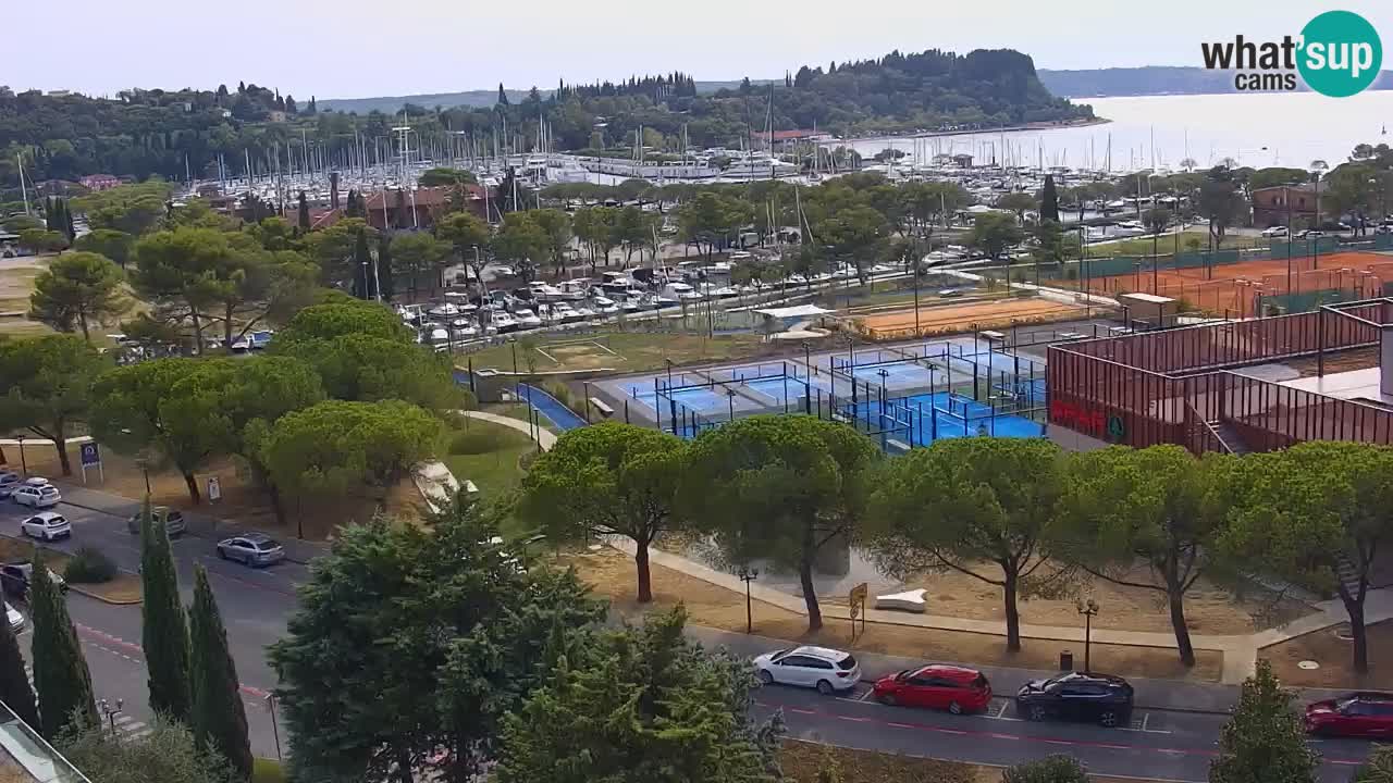 Portorož Live Webcam – vue sur la marina et les courts de tennis