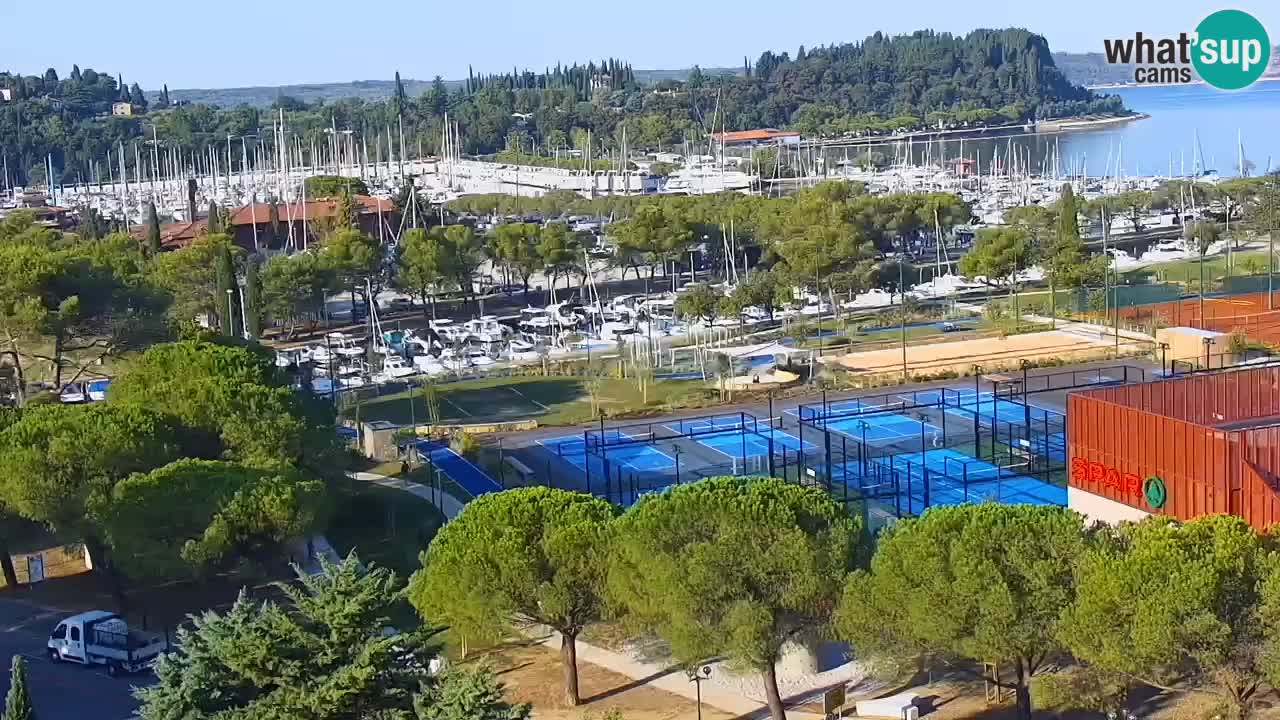 Portorož camera en vivo – vista del puerto deportivo y las canchas de tenis