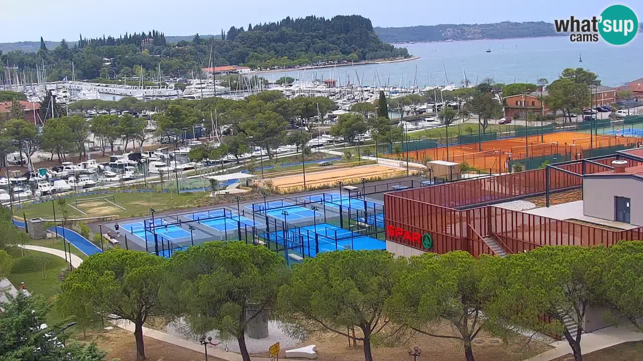 Portorož Live Webcam – vue sur la marina et les courts de tennis