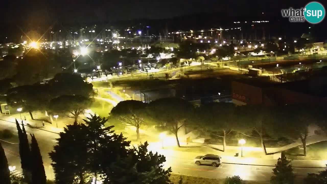 Portorož Live Webcam – vue sur la marina et les courts de tennis