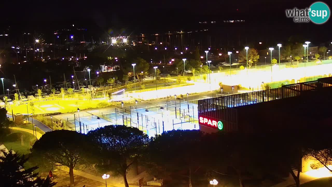 Portorož camera en vivo – vista del puerto deportivo y las canchas de tenis