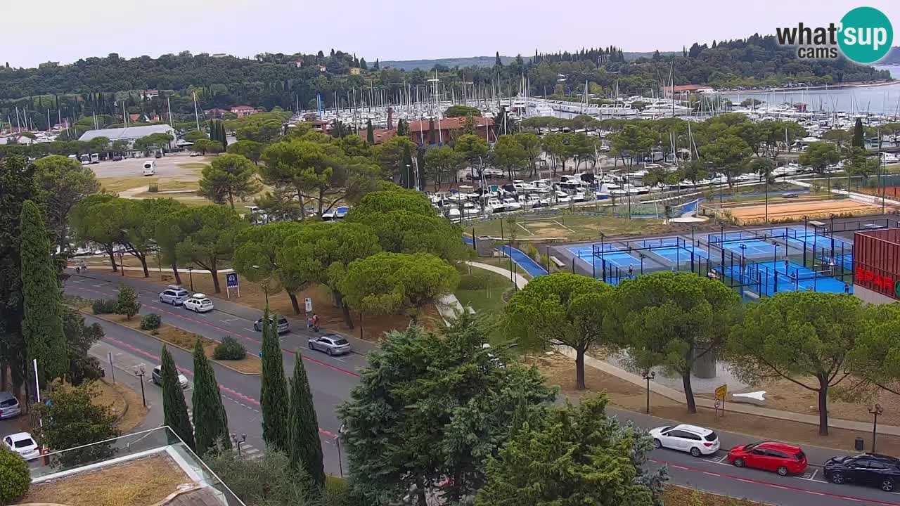 Portorož camera en vivo – vista del puerto deportivo y las canchas de tenis