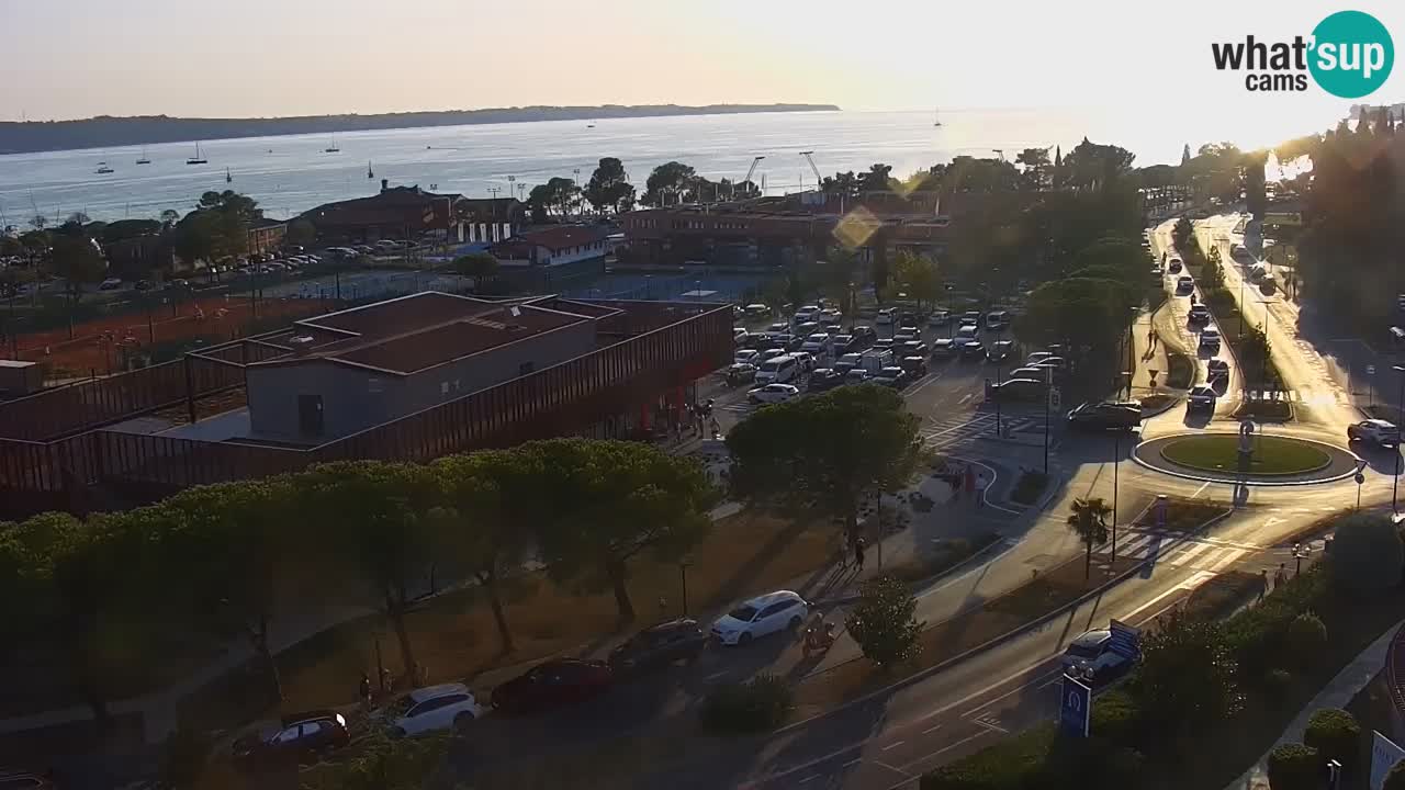 Portorož camera en vivo – vista del puerto deportivo y las canchas de tenis