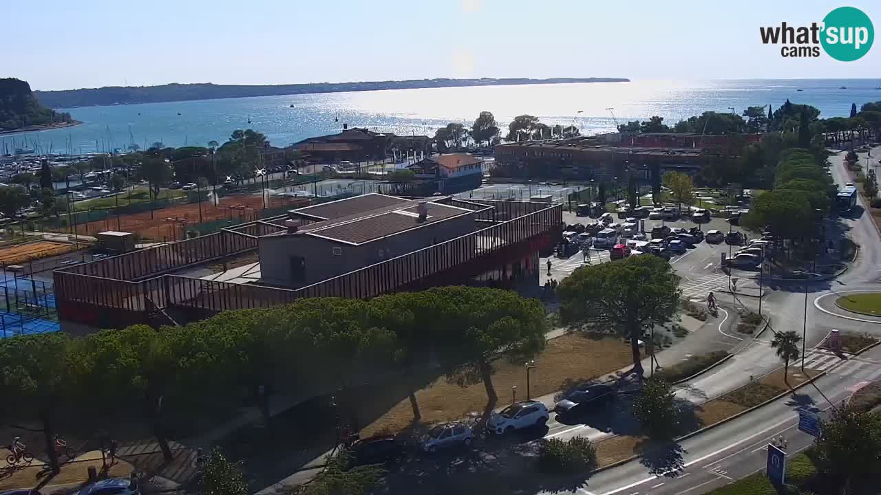 Portorož camera en vivo – vista del puerto deportivo y las canchas de tenis