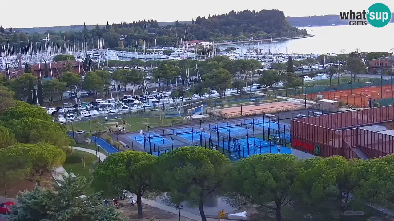 Portorož Live Webcam – vue sur la marina et les courts de tennis