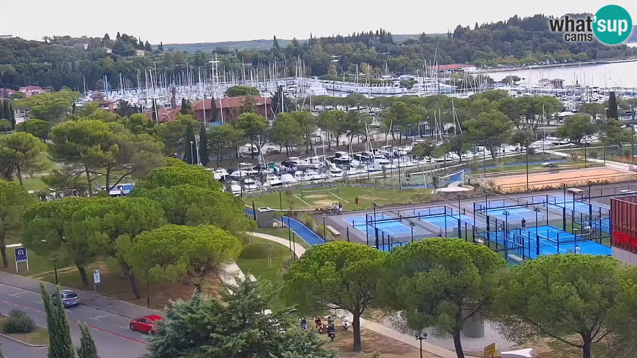 Portorož web kamera – pogled na marinu i teniške terene