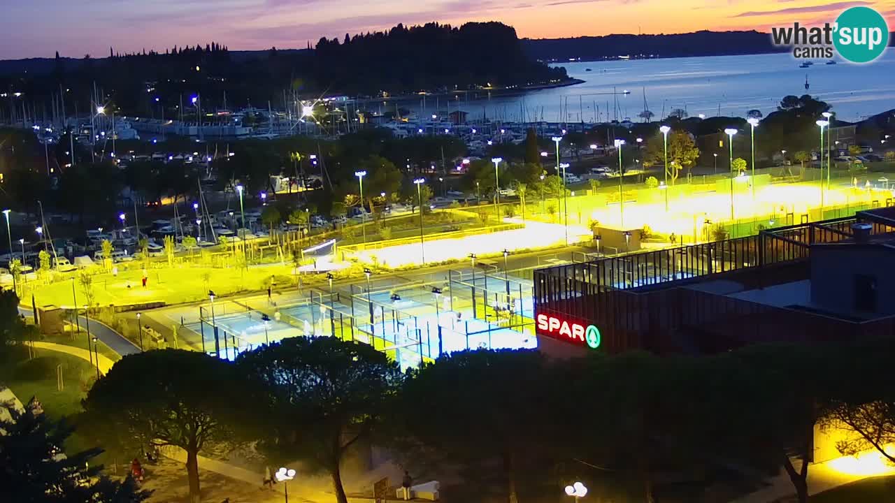 Portorož Live Webcam – vue sur la marina et les courts de tennis