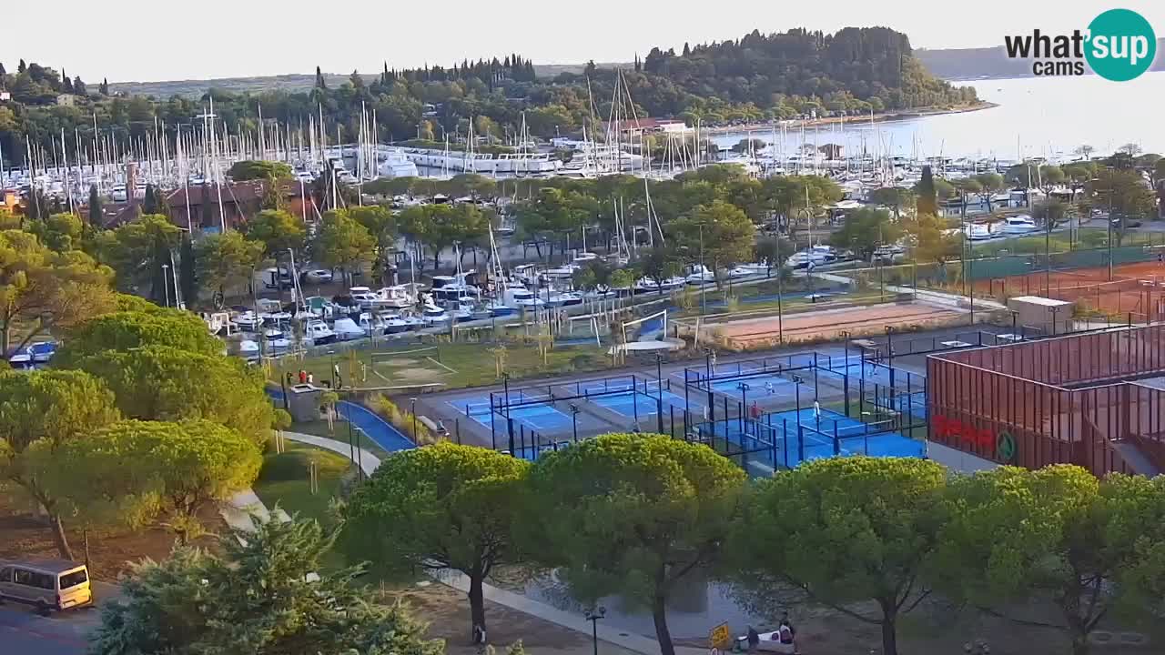 Portorož Live Webcam – vue sur la marina et les courts de tennis