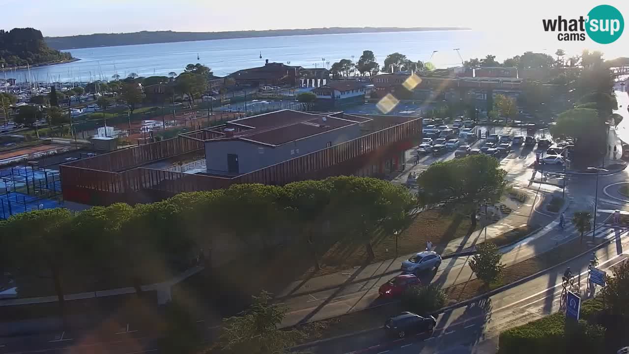 Portorož camera en vivo – vista del puerto deportivo y las canchas de tenis