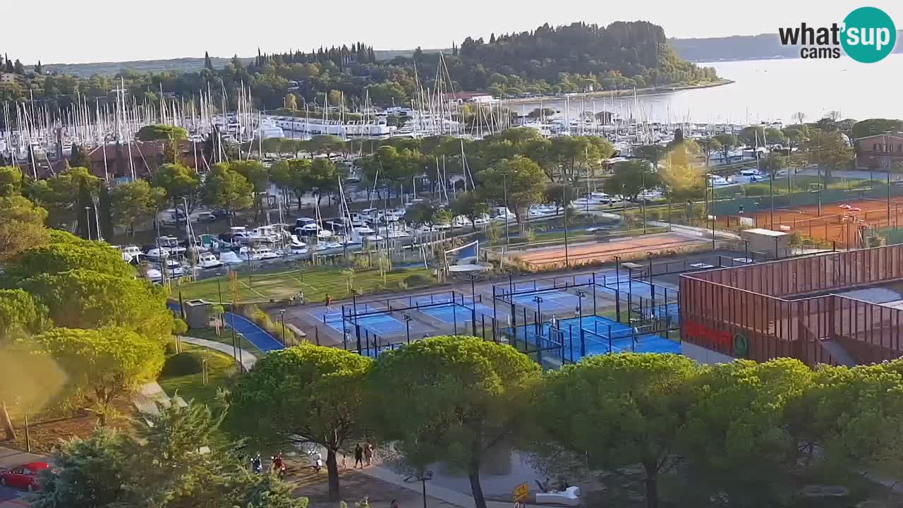Portorož web kamera – pogled na marinu i teniške terene