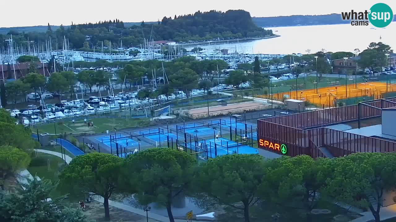 Portorož Live Webcam – vue sur la marina et les courts de tennis