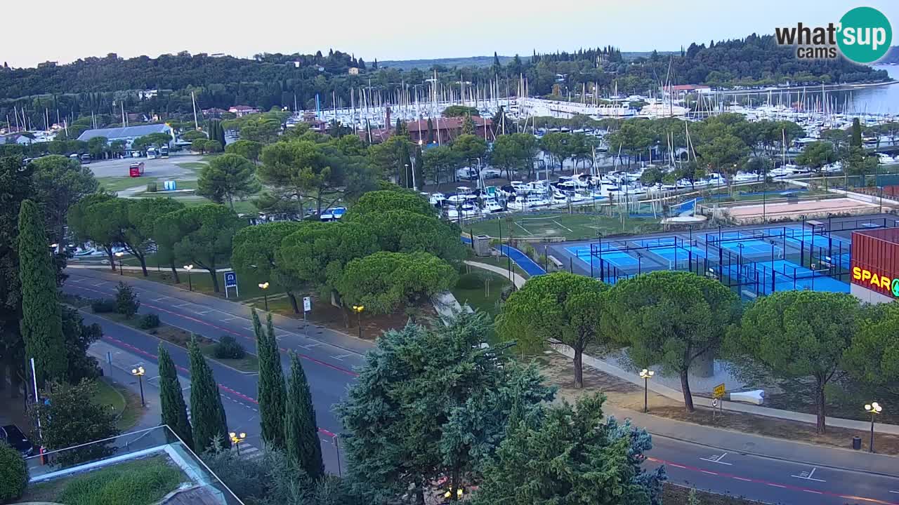 Portorož camera en vivo – vista del puerto deportivo y las canchas de tenis