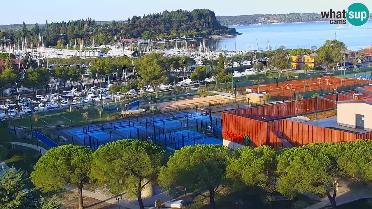 Portorož camera en vivo – vista del puerto deportivo y las canchas de tenis
