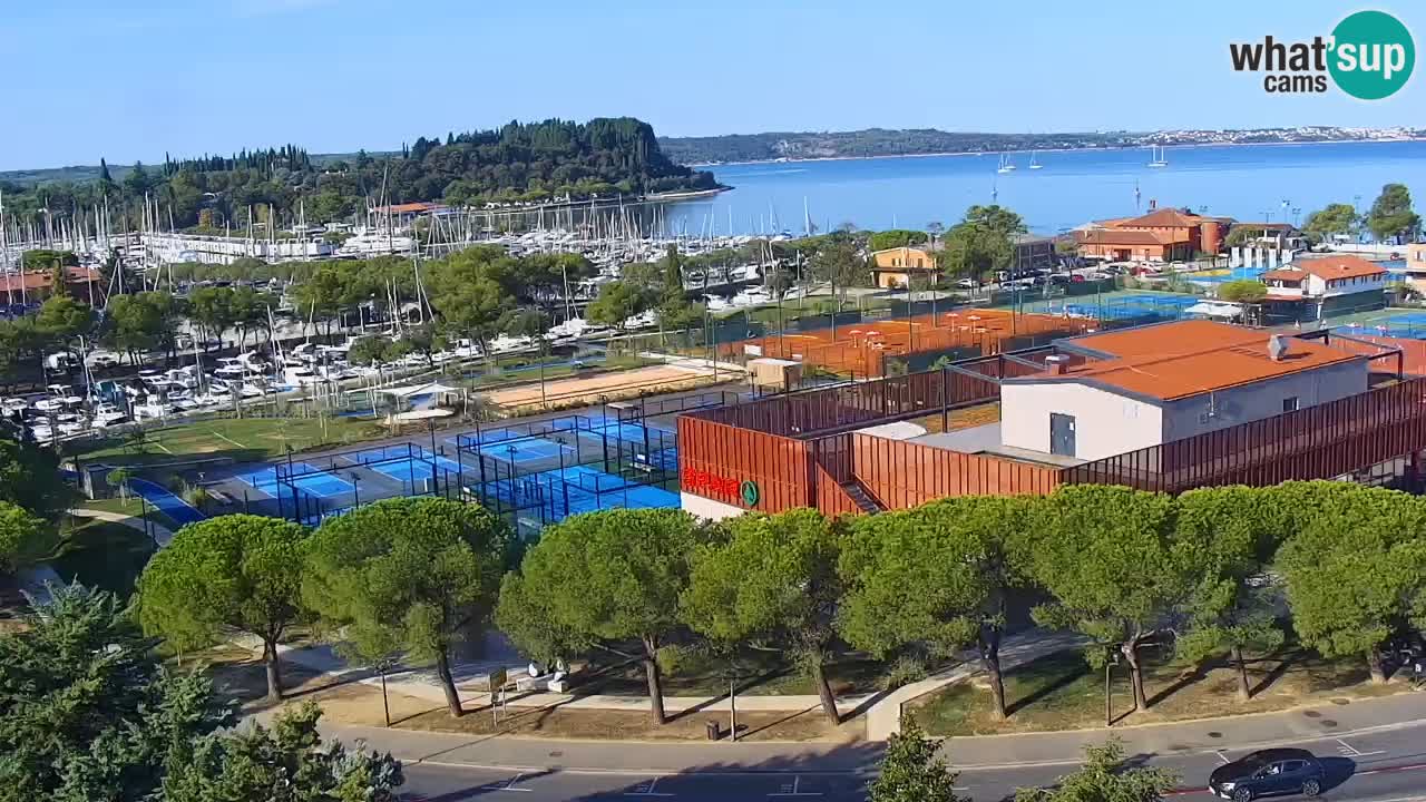 Portorož camera en vivo – vista del puerto deportivo y las canchas de tenis