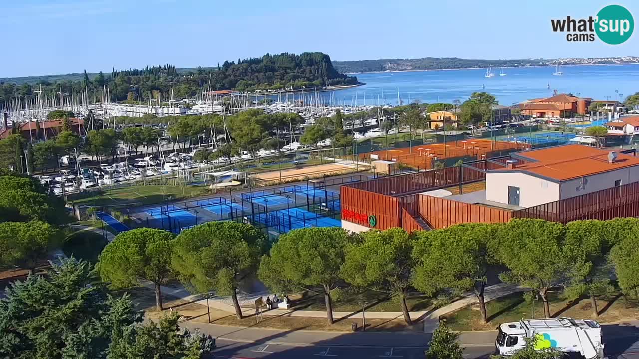 Portorož camera en vivo – vista del puerto deportivo y las canchas de tenis
