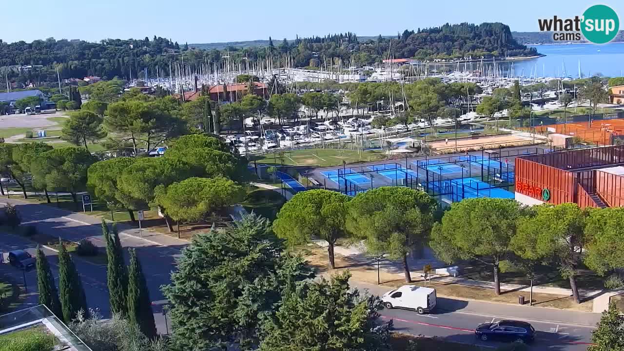Portorož camera en vivo – vista del puerto deportivo y las canchas de tenis