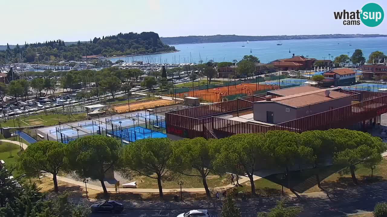 Portorož camera en vivo – vista del puerto deportivo y las canchas de tenis