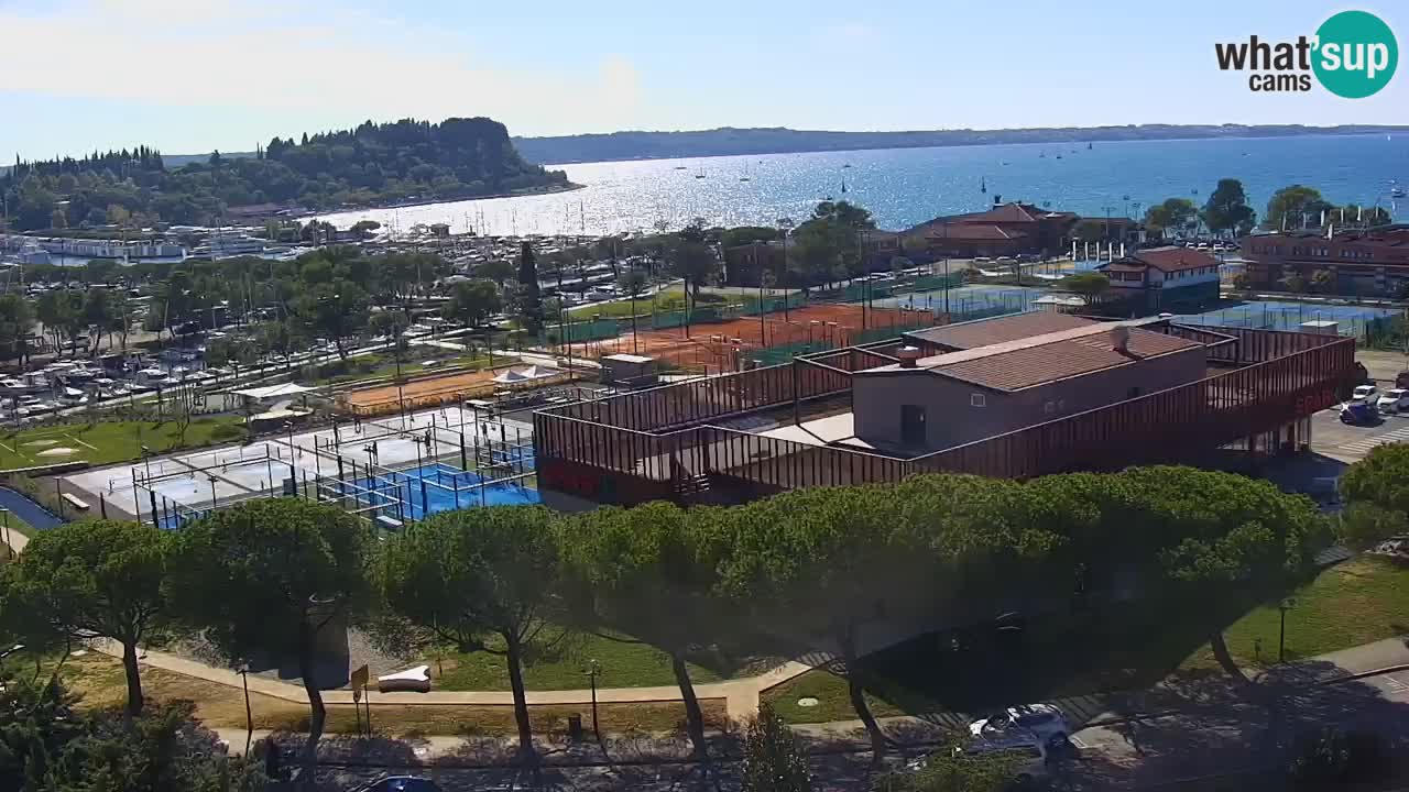 Portorož camera en vivo – vista del puerto deportivo y las canchas de tenis