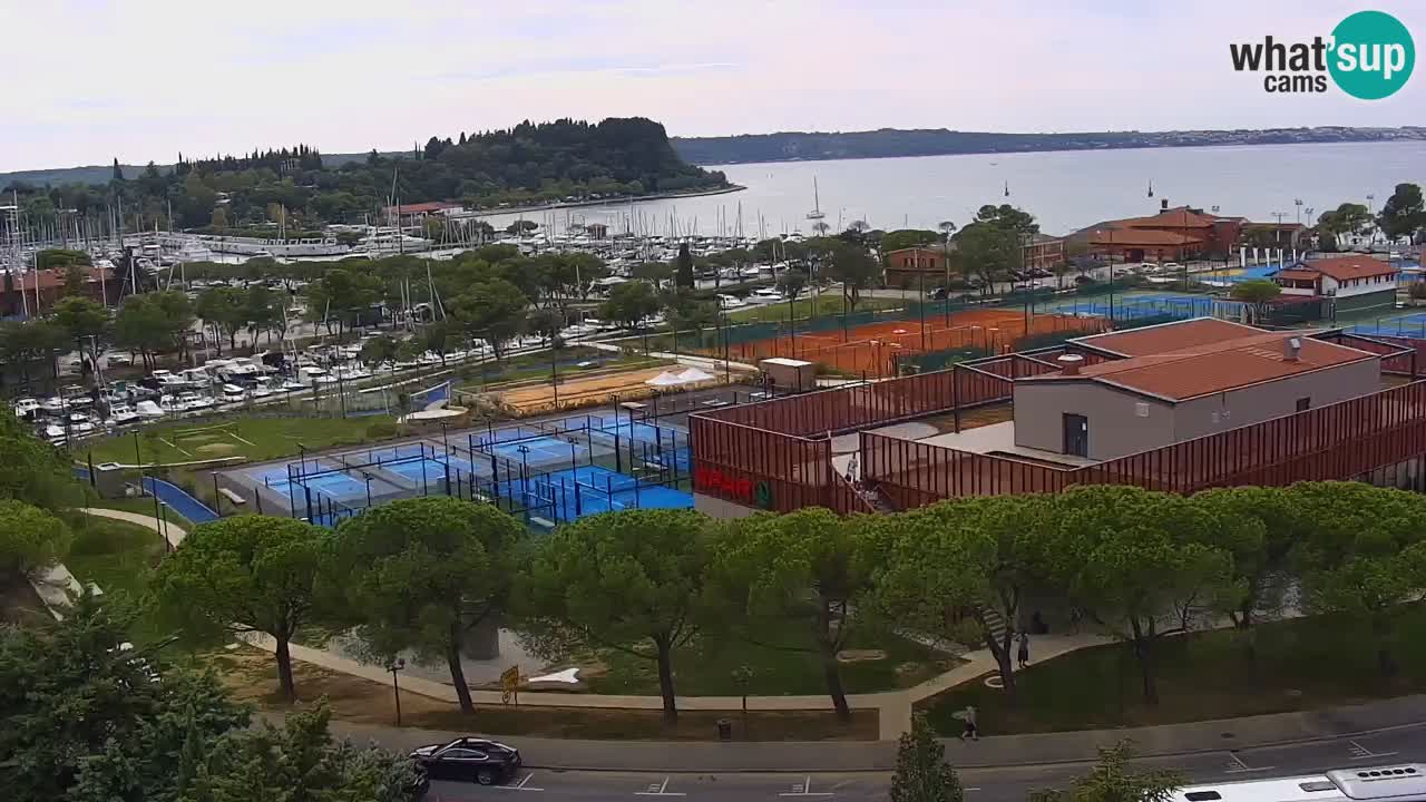 Portorož camera en vivo – vista del puerto deportivo y las canchas de tenis