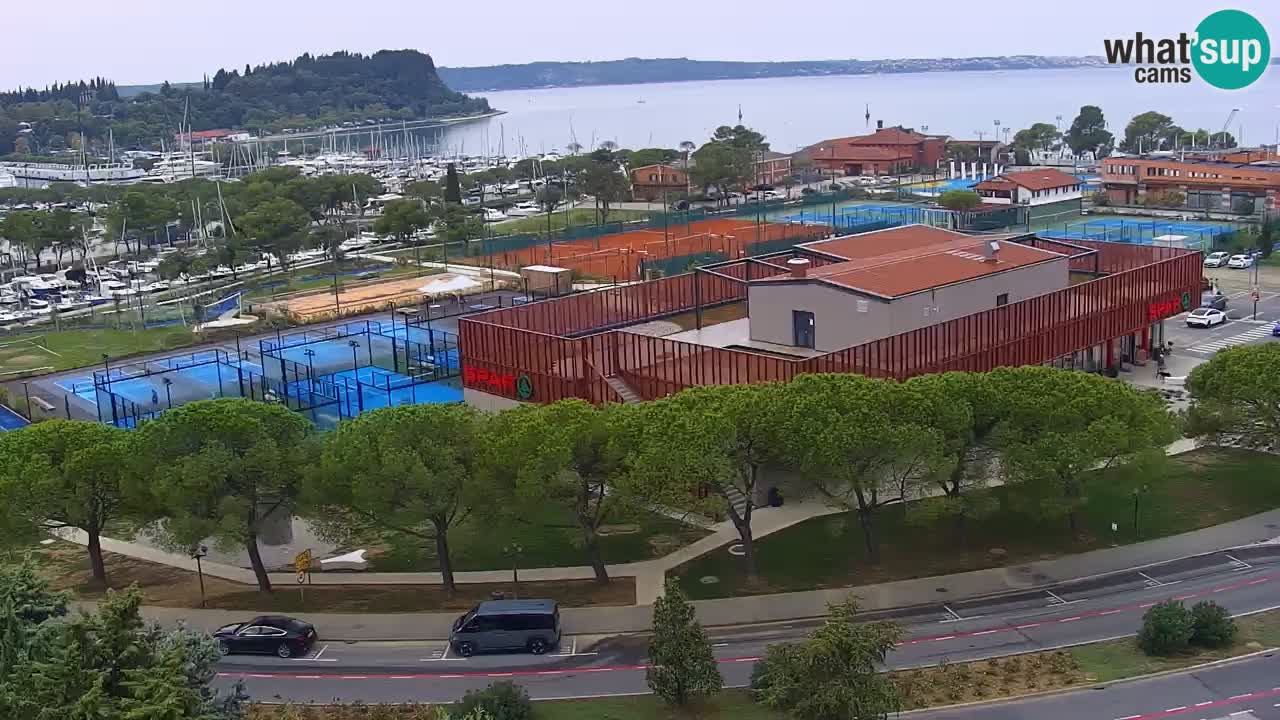 Portorož Live Webcam – vue sur la marina et les courts de tennis