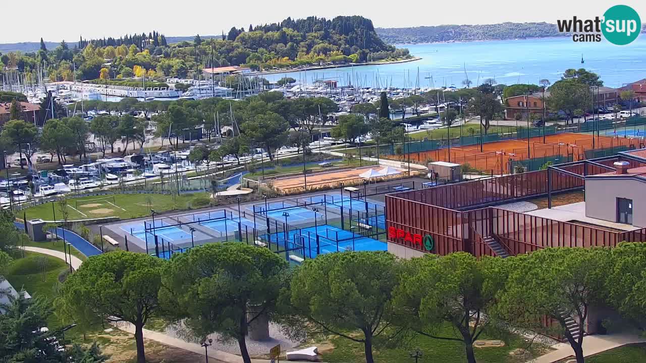 Portorož camera en vivo – vista del puerto deportivo y las canchas de tenis