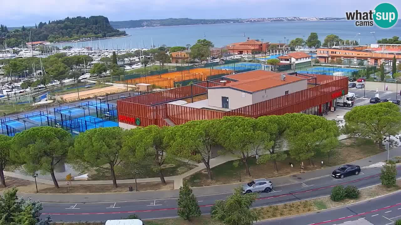Portorož camera en vivo – vista del puerto deportivo y las canchas de tenis