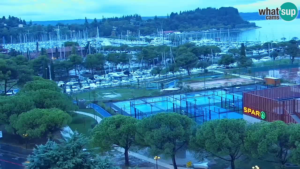 Portorož web kamera – pogled na marinu i teniške terene