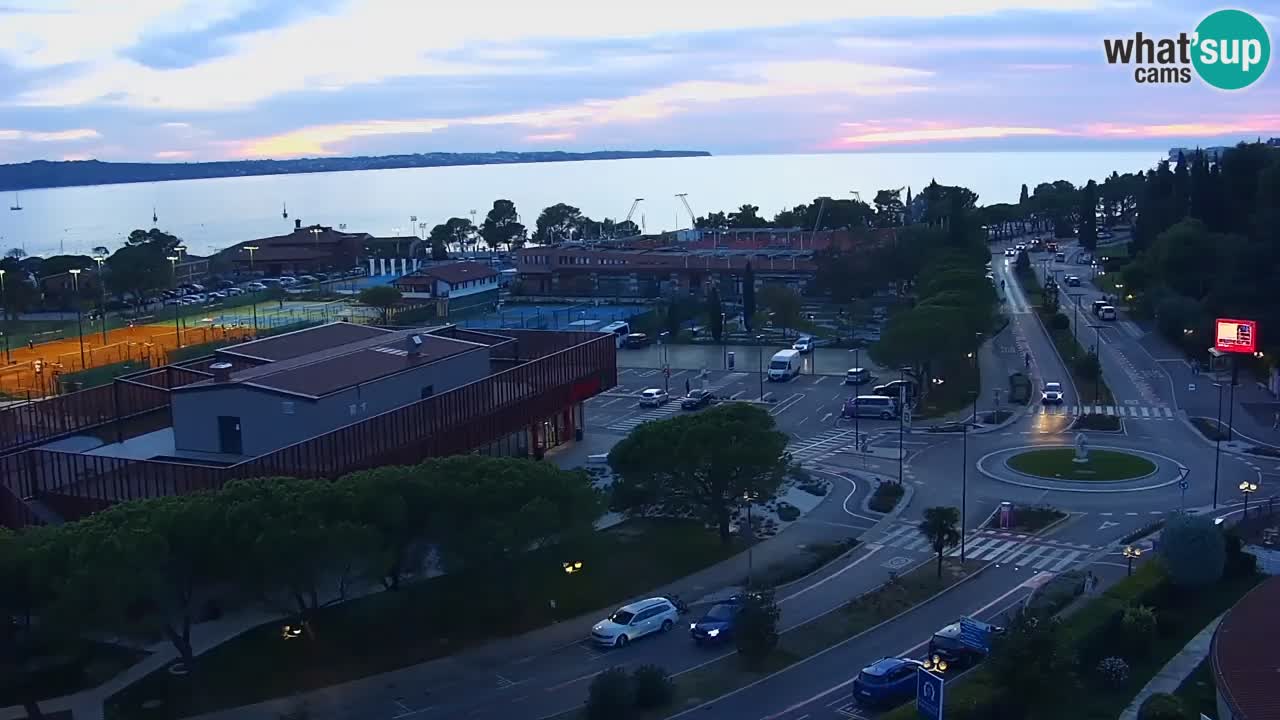 Portorož camera en vivo – vista del puerto deportivo y las canchas de tenis