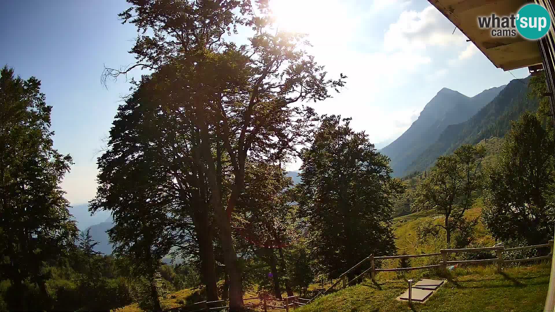 Baita di montagna Planina Razor webcam (1315) | vista su Tolminski Migovec