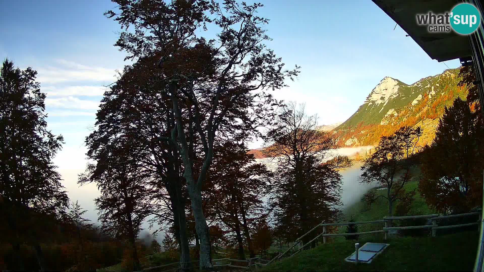 Baita di montagna Planina Razor webcam (1315) | vista su Tolminski Migovec