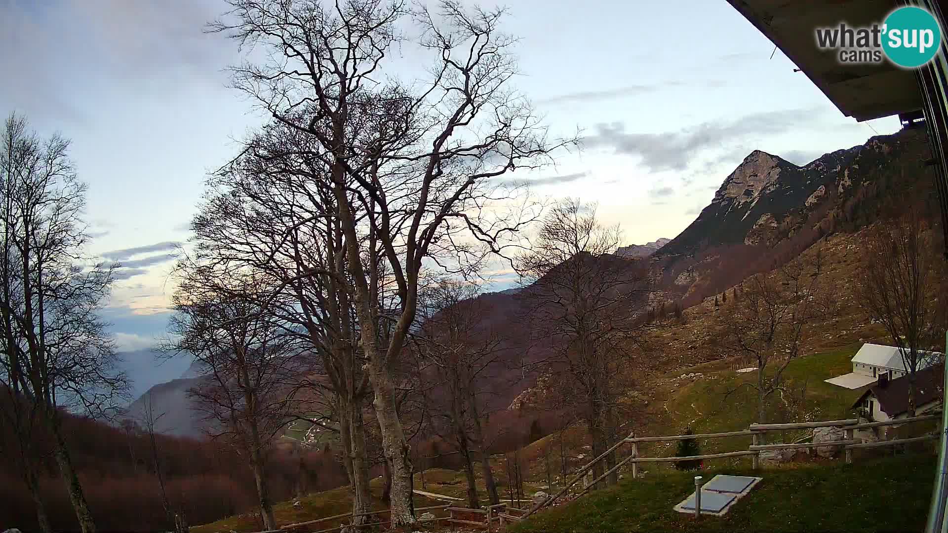 Planina Razor Bergütte Webcam (1315) | Blick auf Tolminski Migovec