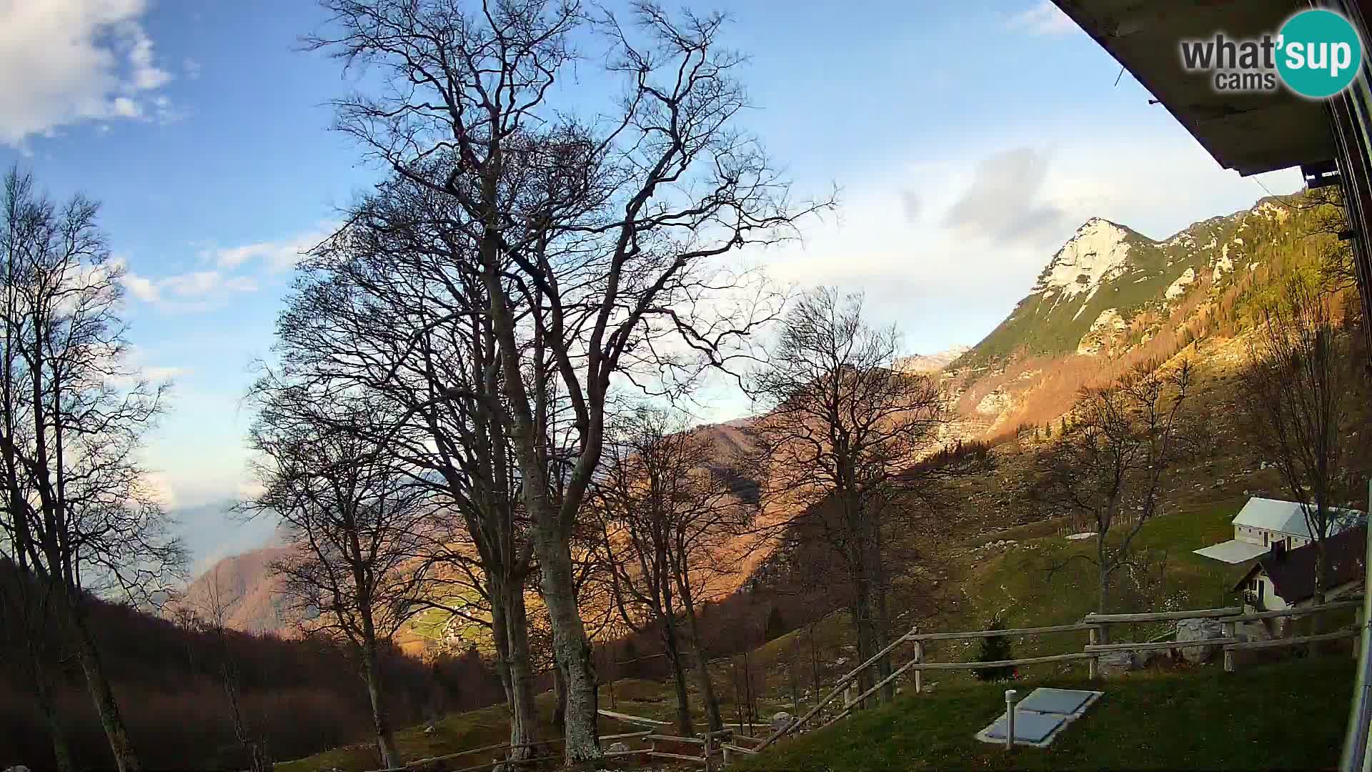 Baita di montagna Planina Razor webcam (1315) | vista su Tolminski Migovec