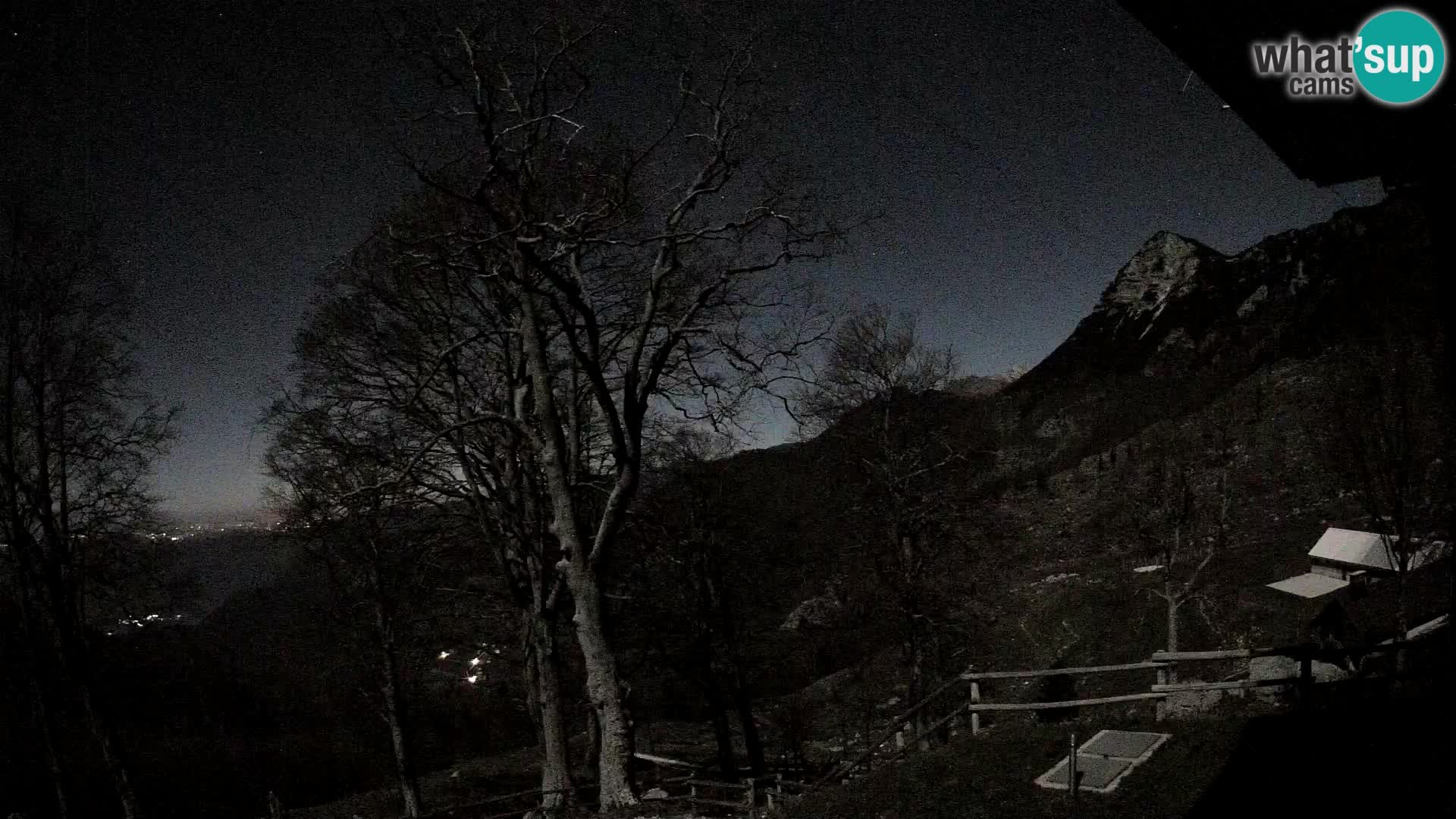 Planina Razor Bergütte Webcam (1315) | Blick auf Tolminski Migovec