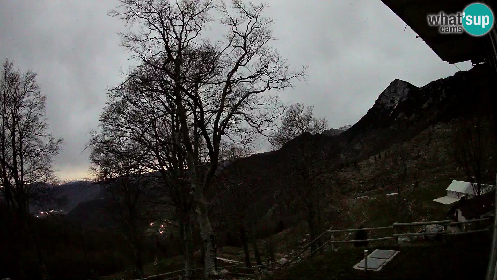 Baita di montagna Planina Razor webcam (1315) | vista su Tolminski Migovec