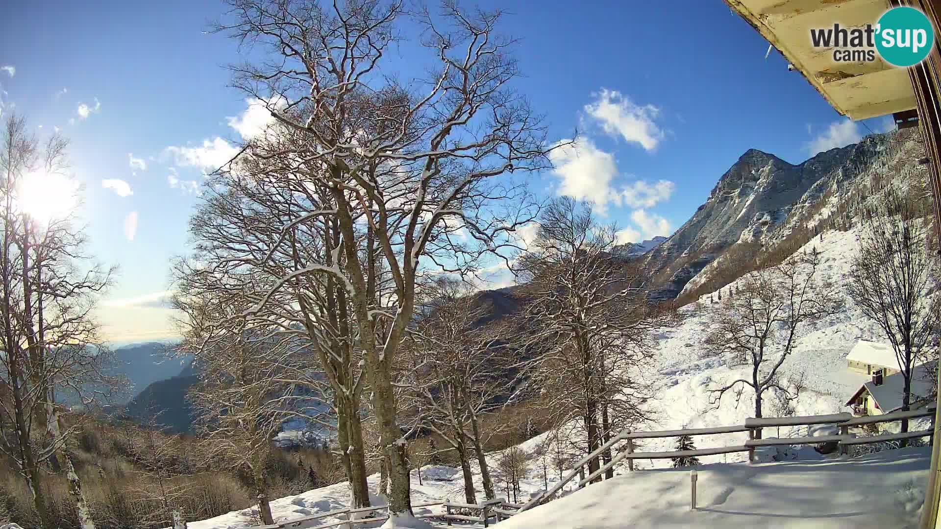 Koča na Planini Razor spletna kamera (1315) | Pogled na Tolminski Migovec