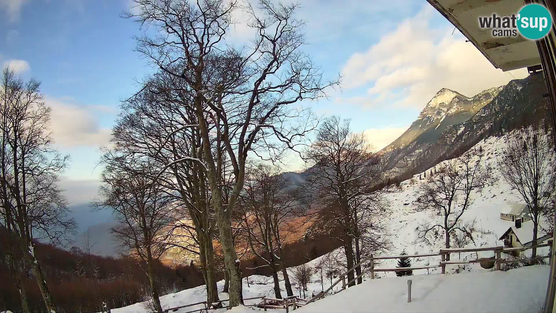 Baita di montagna Planina Razor webcam (1315) | vista su Tolminski Migovec