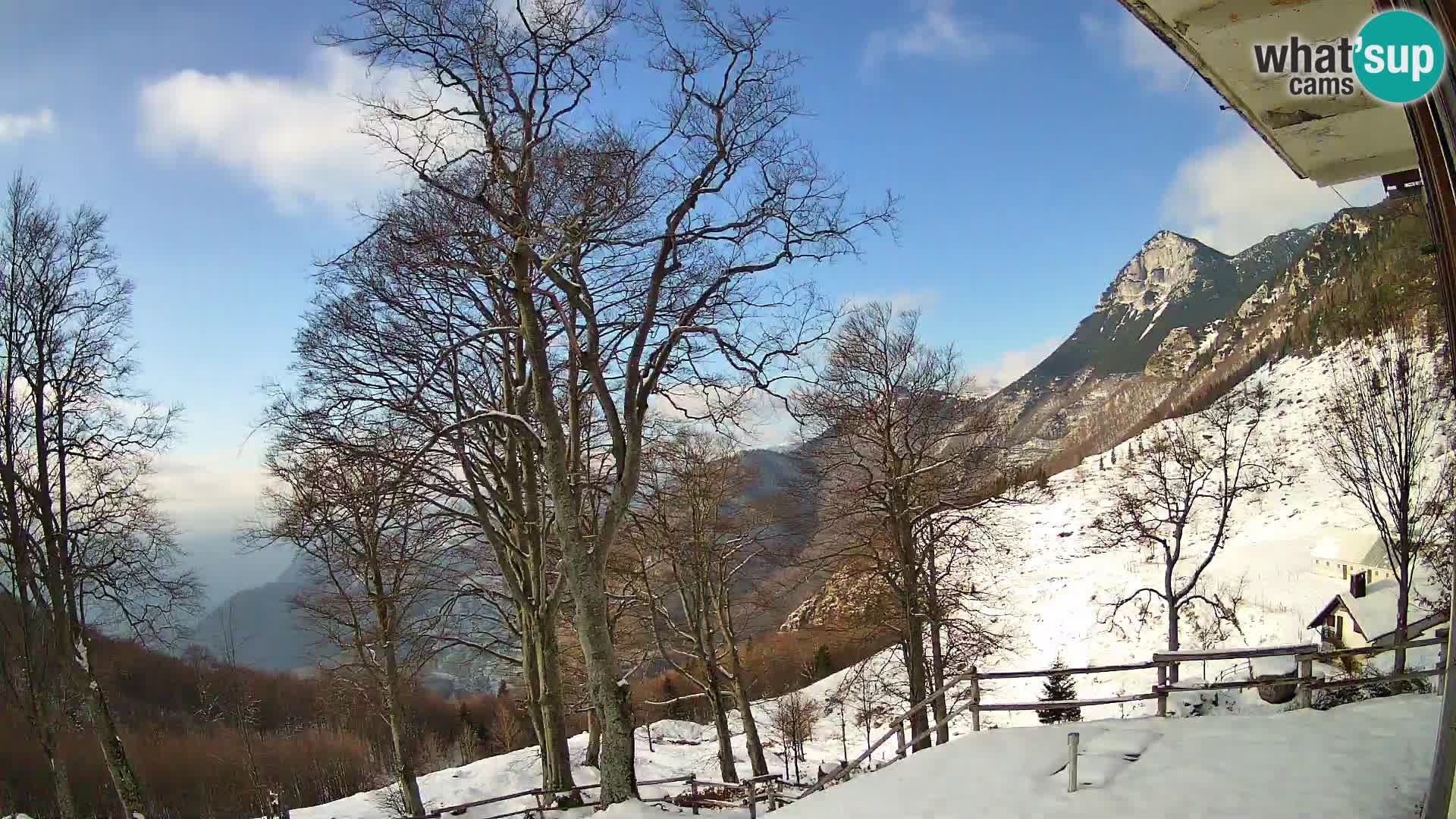 Cámara en vivo de la cabaña de montaña Planina Razor (1315) | vista hacia Tolminski Migovec