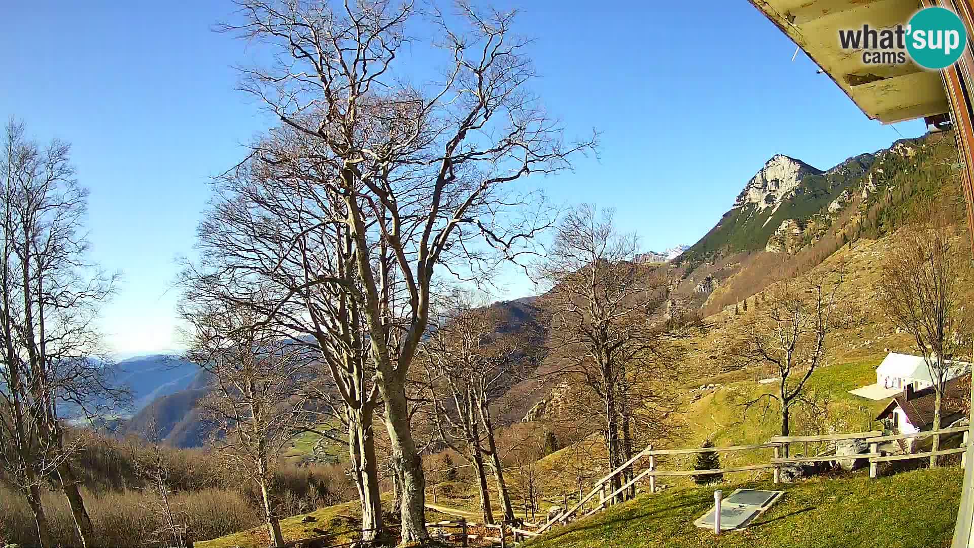 Planina Razor Bergütte Webcam (1315) | Blick auf Tolminski Migovec