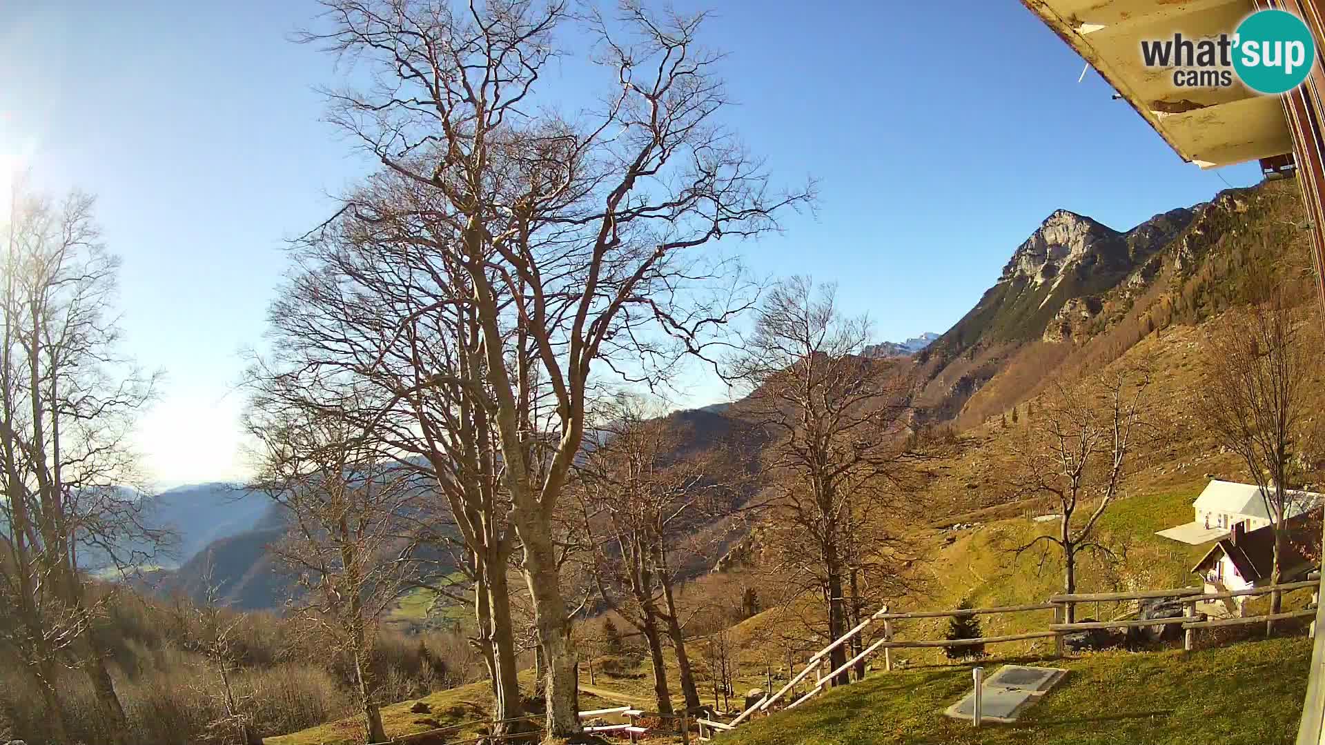 Planina Razor Bergütte Webcam (1315) | Blick auf Tolminski Migovec