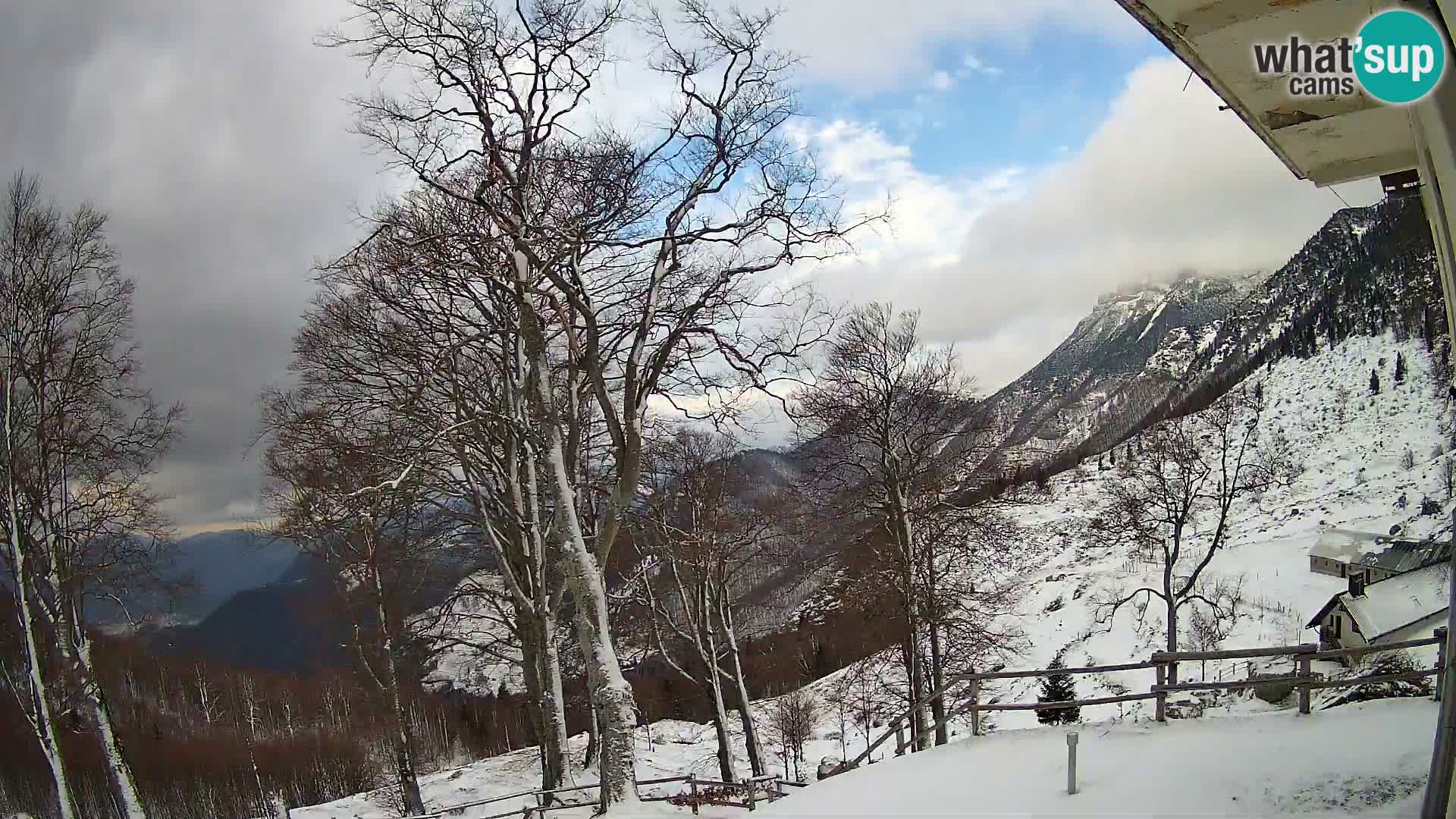 Planina Razor Mountain Hut live cam (1315) | view to Tolminski Migovec