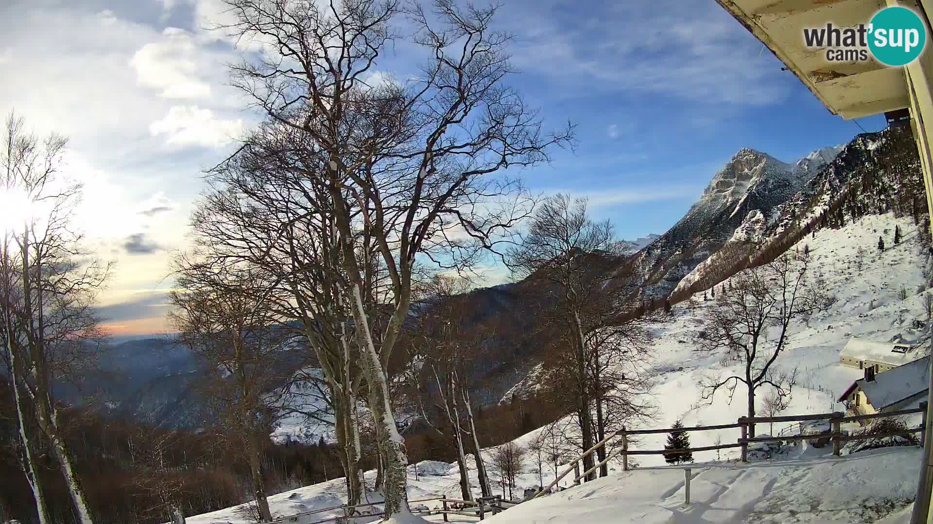 Planina Razor Mountain Hut live cam (1315) | view to Tolminski Migovec